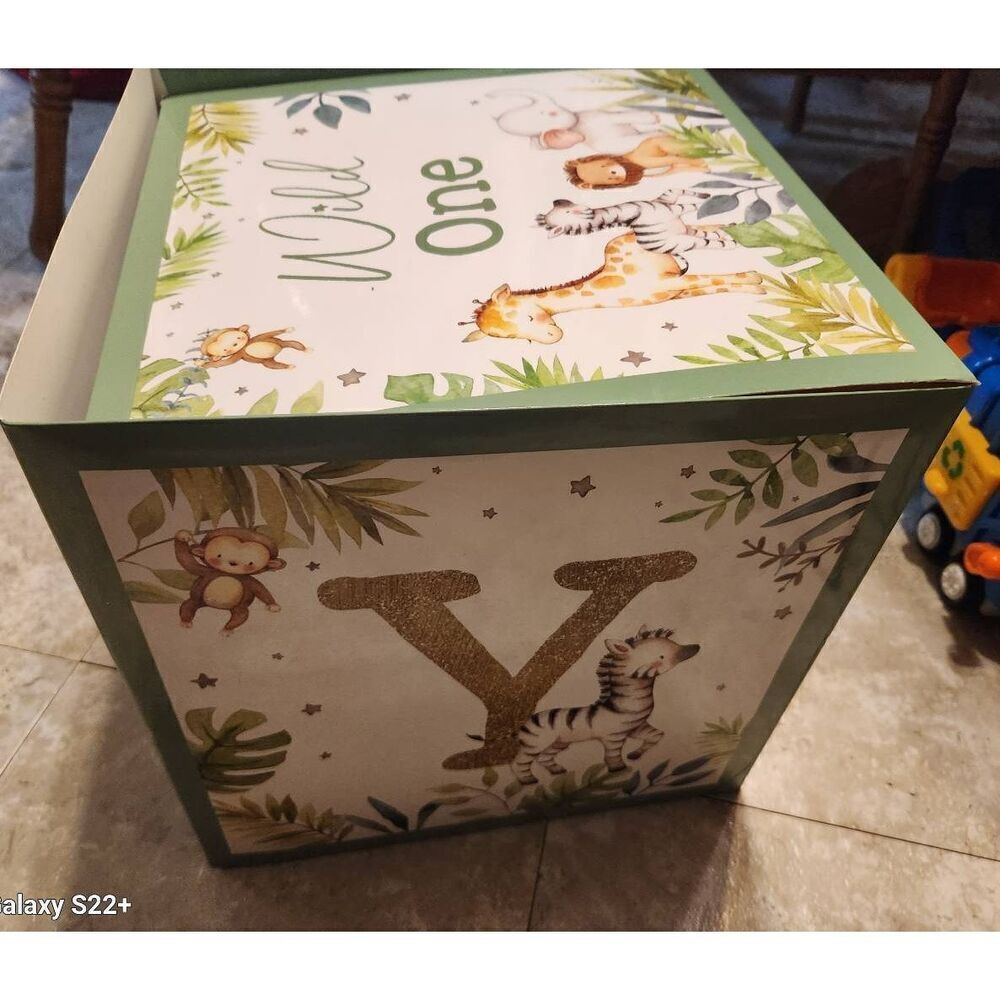 Decorative box, lightweight glossy posterboard storage or gift box